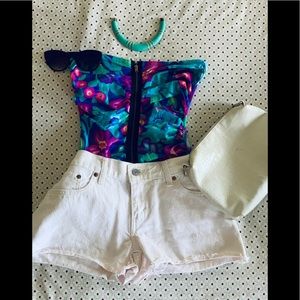 Levi Stauss & Co. White distressed hem Shorts ☺️☀️